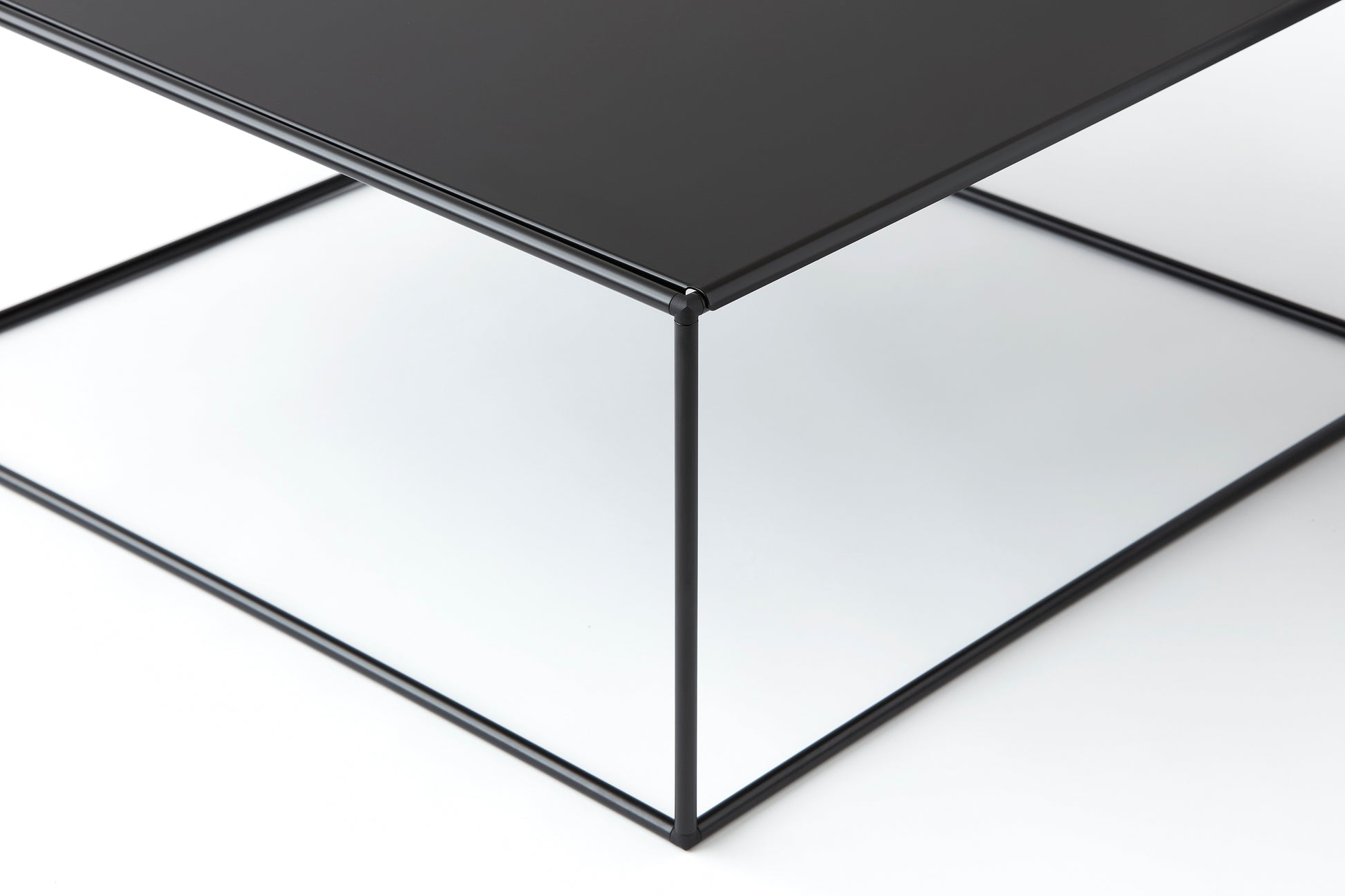 Table 80 Black - Abstracta System